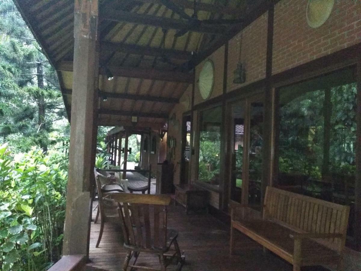 The Country House Senggigi Exterior photo