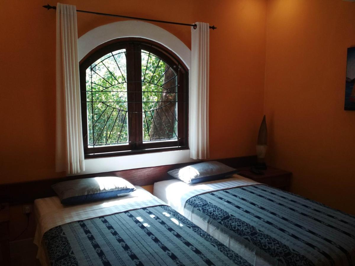 The Country House Senggigi Exterior photo
